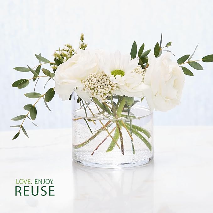 Yankee Candle Vanilla Cupcake, Scented Candle, 14.5oz 3-Wick Candle Jar with up to 40 Hours Burn Time, Giftable