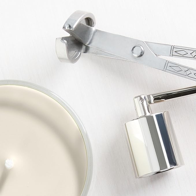 Yankee Candle Vanilla Cupcake, Scented Candle, 14.5oz 3-Wick Candle Jar with up to 40 Hours Burn Time, Giftable