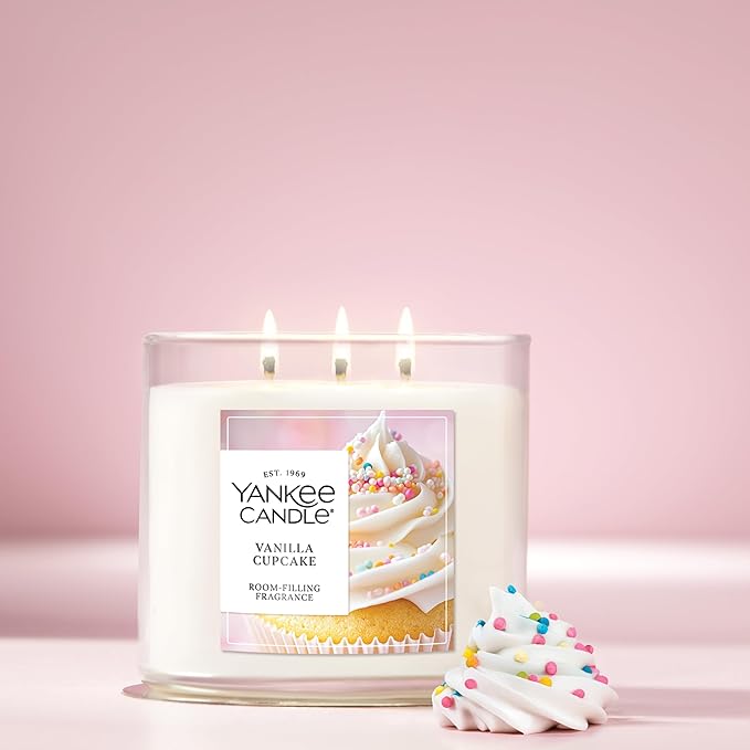 Yankee Candle Vanilla Cupcake, Scented Candle, 14.5oz 3-Wick Candle Jar with up to 40 Hours Burn Time, Giftable