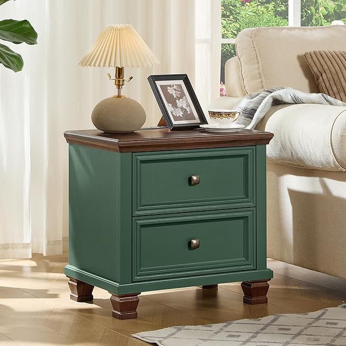 Farmhouse Nightstand with Charging Station, Rustic Low Night Stand with 2 Drawers, Mid-century Modern End Table with 4 Square Solid Wood Legs, Small Vintage Dresser for Bedroom, Home, Green