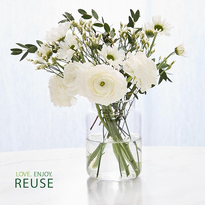 Yankee Candle Vanilla Cupcake, Scented Candle, 22oz Large Jar with up to 150 Hour Burn Time, Giftable, Birthdays