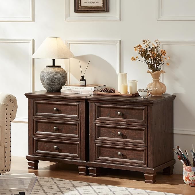 Farmhouse Nightstand with 3 Drawers, Rustic Couch End Table with 4 Square Solid Wood Legs, Mid-Century Modern Bed Side Table with Storage, Small Dresser for Bedroom, Living Room, Walnut